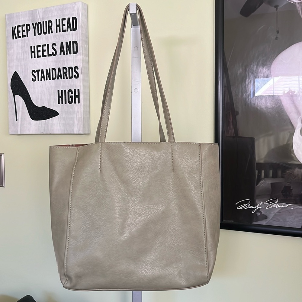 Olive green shoulder tote and pouch - Picture 3 of 13